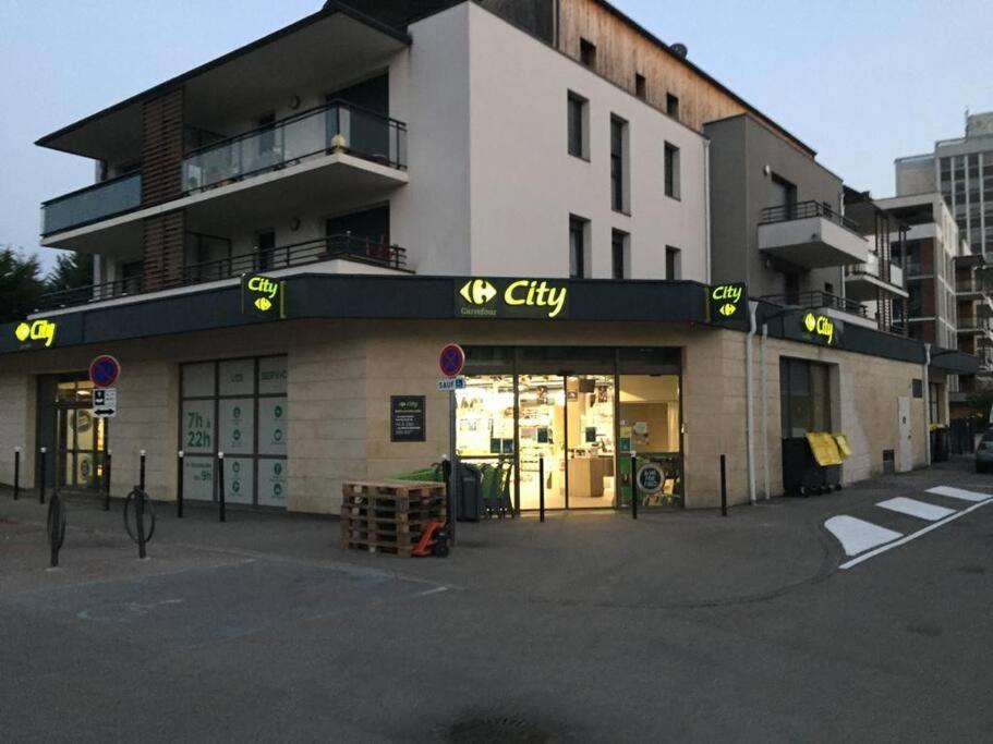Logement A Brive Avec Terrasse Et Climatisation - Pres De La Gare Et Du Centre-Ville - Wifi Et Stationnement Gratuit 외부 사진